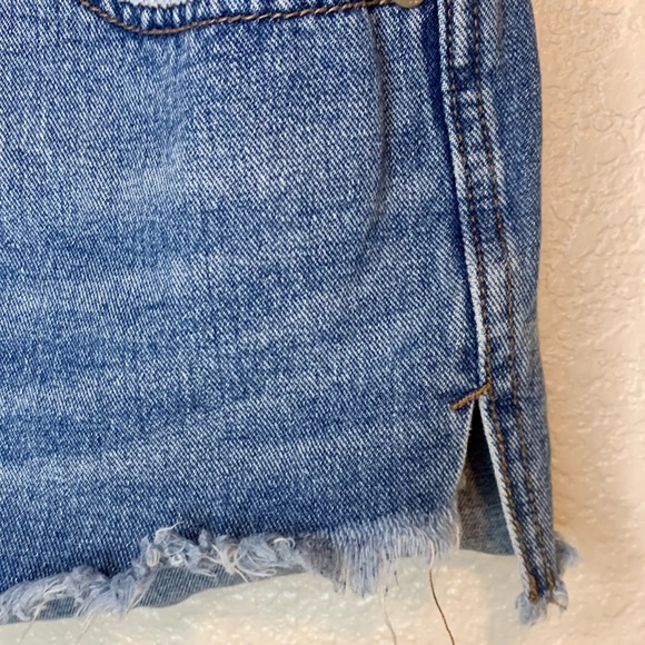Free People Jillian Runaway Cutoff Button Fly Jean Shorts Distressed Size 27 - Picture 4 of 8